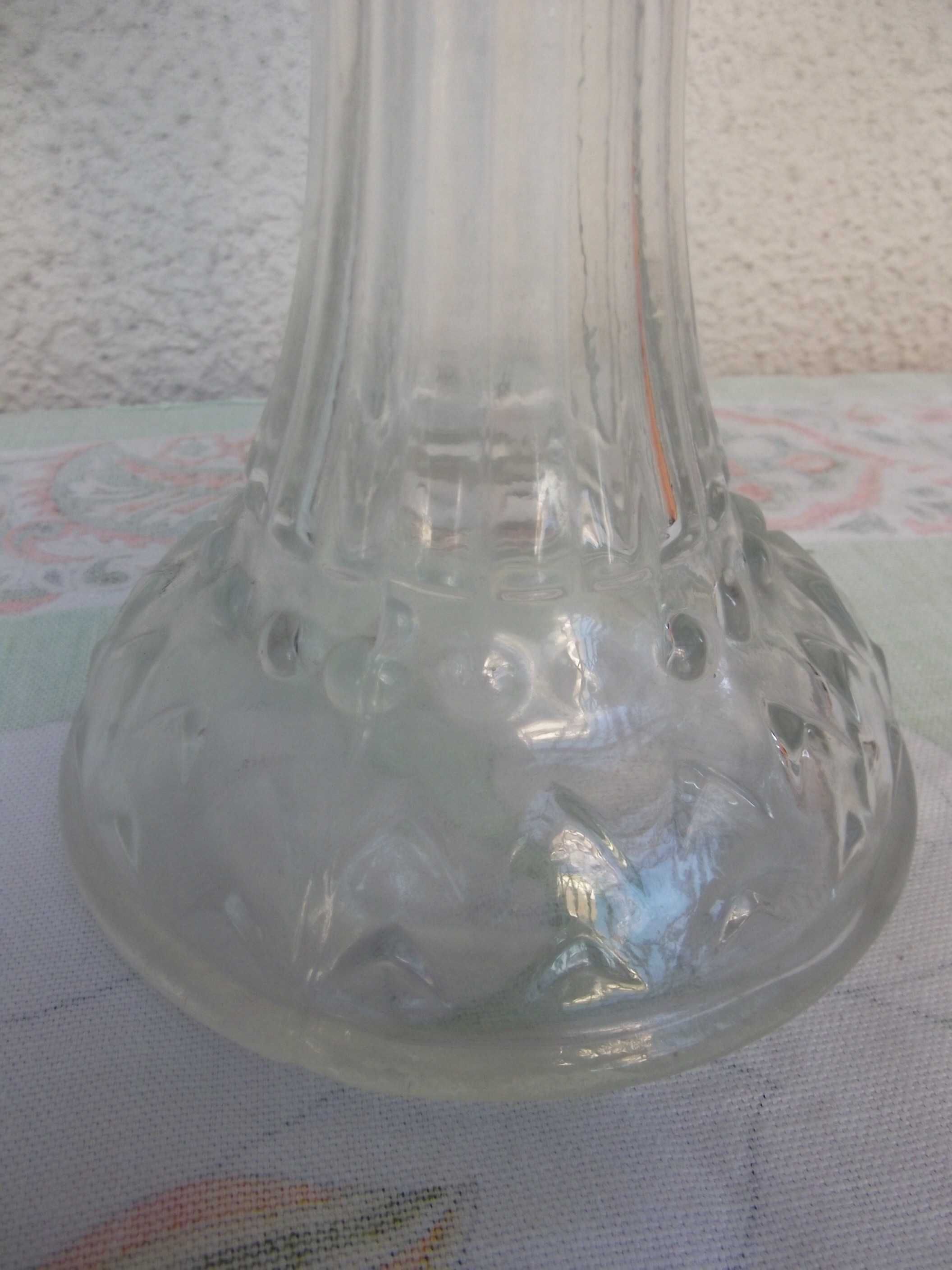 Galheteiro e candeeiro petróleo em vidro / Glass cruet & oil lamp