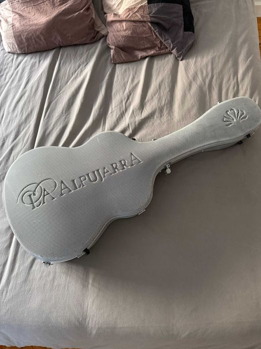 Guitarra electro clássica La Alpujarra 90 concert maciza