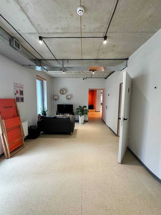 Оренда офісу з ремонтом та власною терасою на вул.Стуса.335м2.