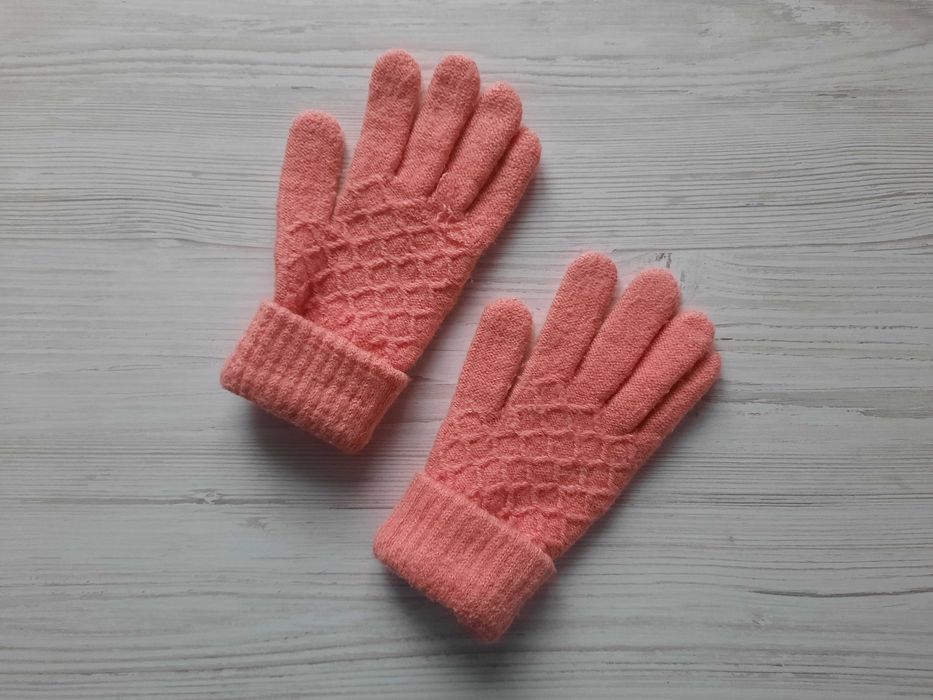 Шапка перчатки для девочки даром