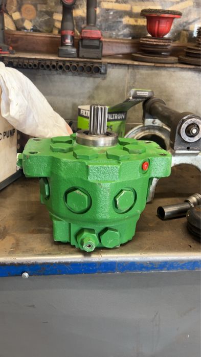 Pompa hydrauliczna John Deere praktycznie nowa