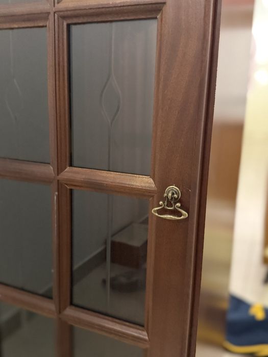 Movél de decoração castanho escuro