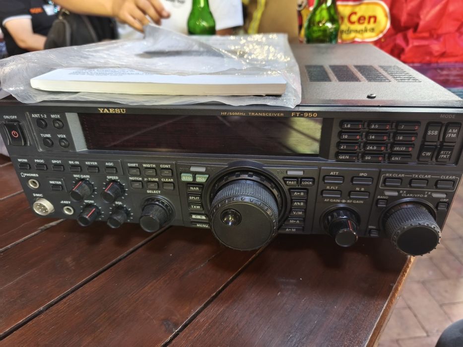 Radio Yaesu 950.