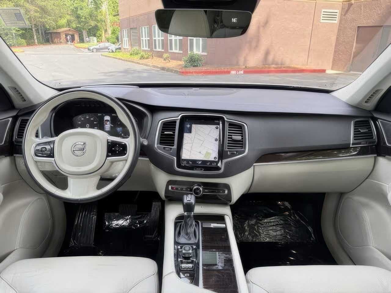 2019 Volvo XC90 T6 Momentum