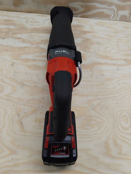 Milwaukee m18 ONEFSZ Piła szablasta z akumulatorem 8 Ah