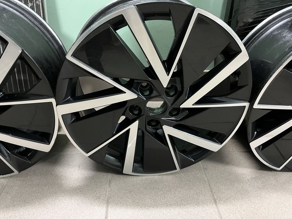 Диски оригінал R18 5/112