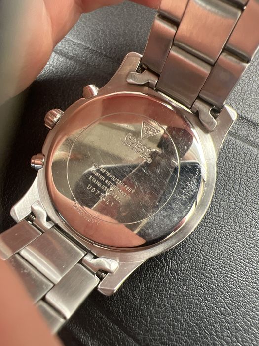 Часи Guess у гарному стані