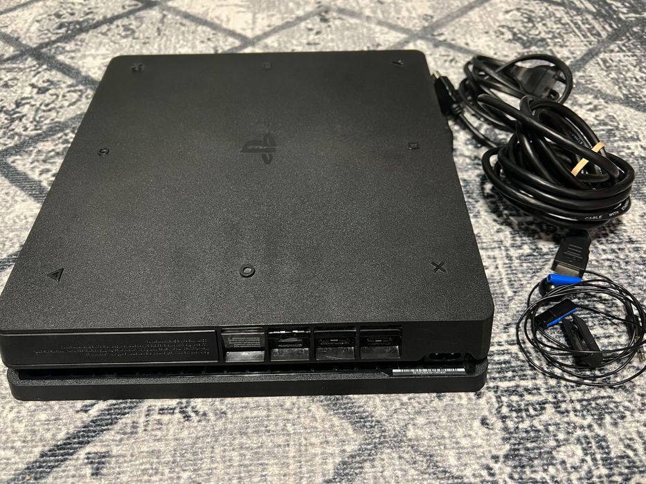 PlayStation 4 + 2 Геймпада