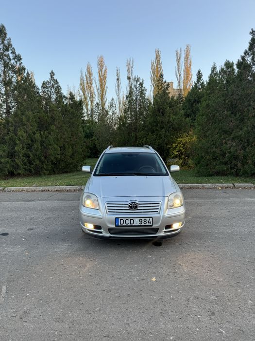 Toyota Avensis 2,0d механіка дизельний універсал в гарному стані