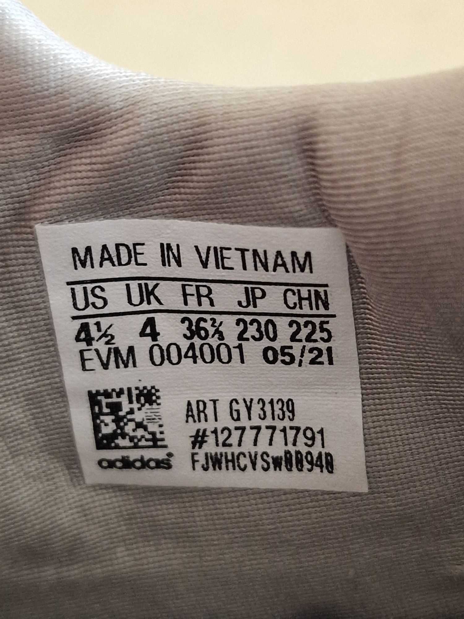 Кросівки Adidas Ozweego оригінал розмір 36 2/3