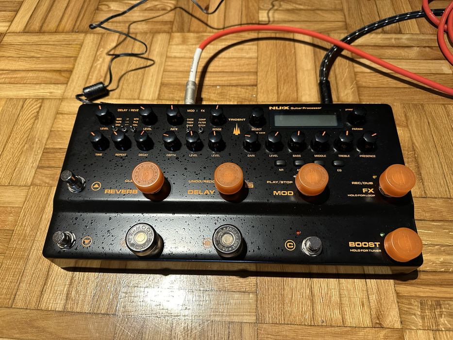 Pedaleira NUX Trident modeller