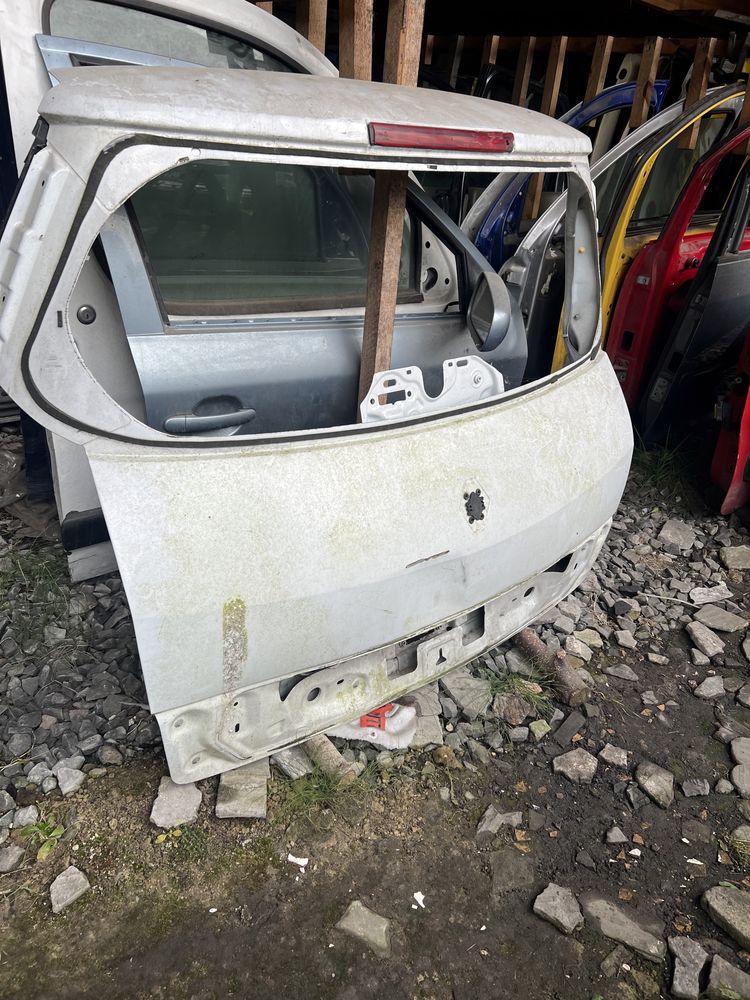 Ляда (кришка багажника) Renault Scenic 2004