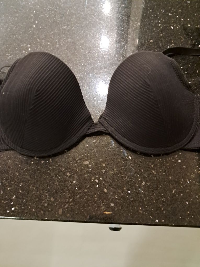 Czarny biustonosz fiszbiny H&M 75 D
