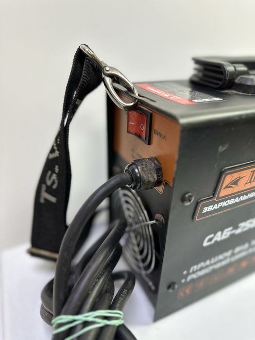 Сварочный инвертор Днипро-М CAБ-258Д