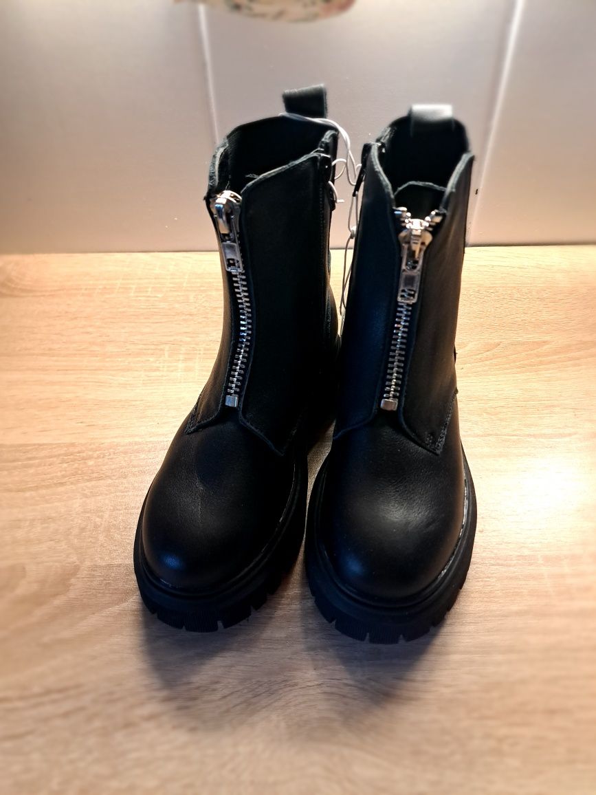 Skórzane Nowe buty botki Reserved 32