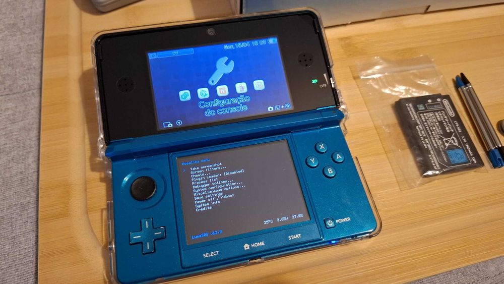 Nintendo 3DS desbloqueada + caixa original e acessórios