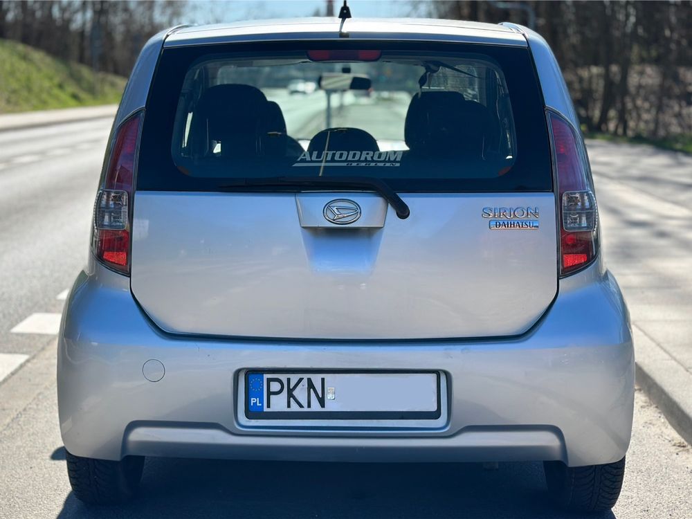Daihatsu Sirion 1.0 2008 5D - Toyota Benzyna