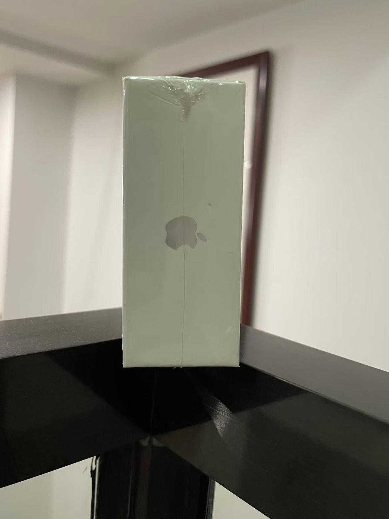 Oryginalne słuchawki A p p l e Air Pods 4 A-N-C