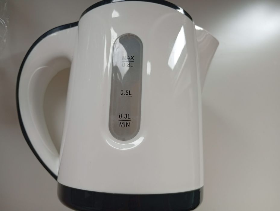 Czajnik elektryczny Grifema GC1001 0,8 litra, 1100W, podstawa 360º