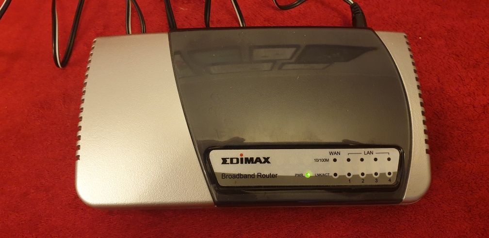 Router kablowy EdimaX oraz Router wi-fi D-link