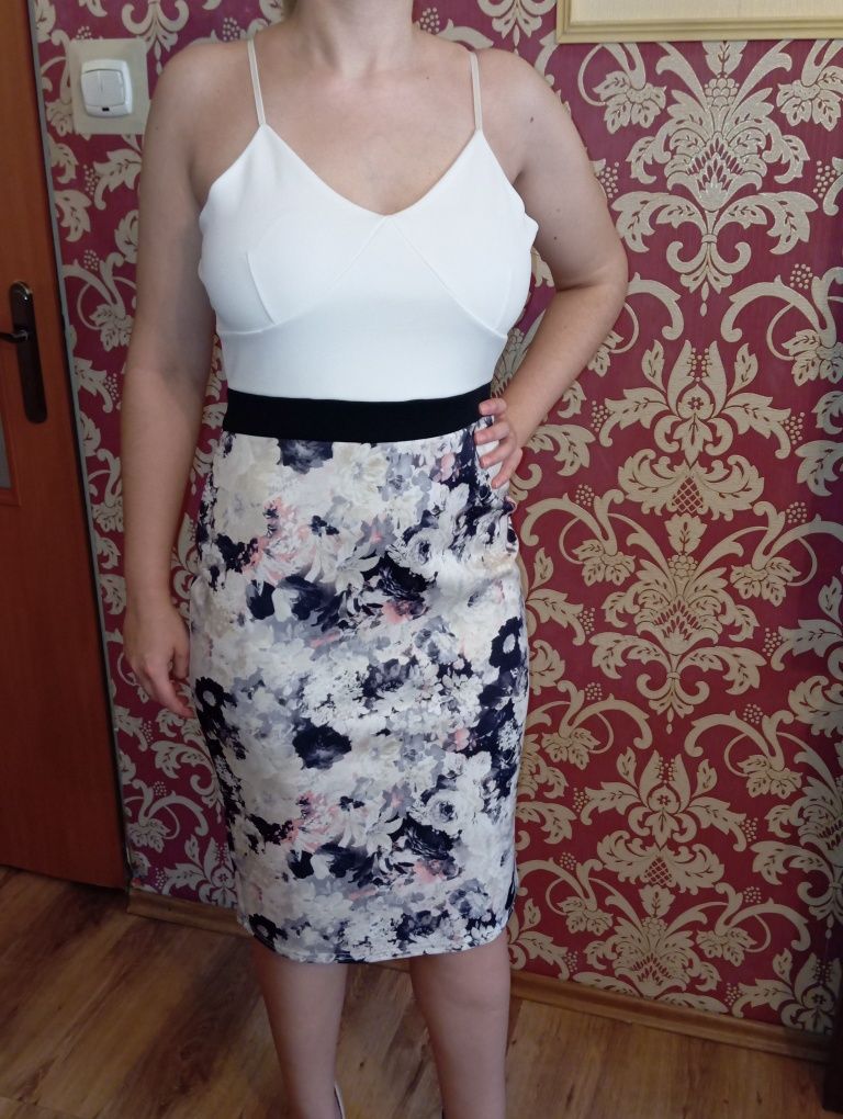 Sukienka w kwiaty