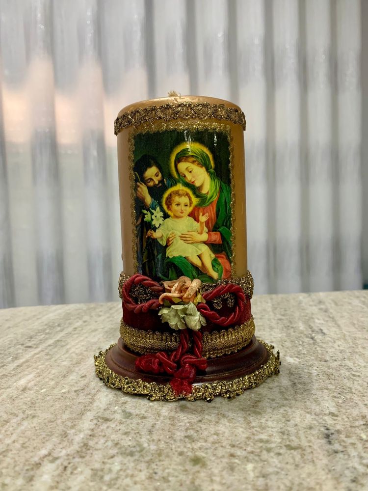 Vela com a Sagrada Família.