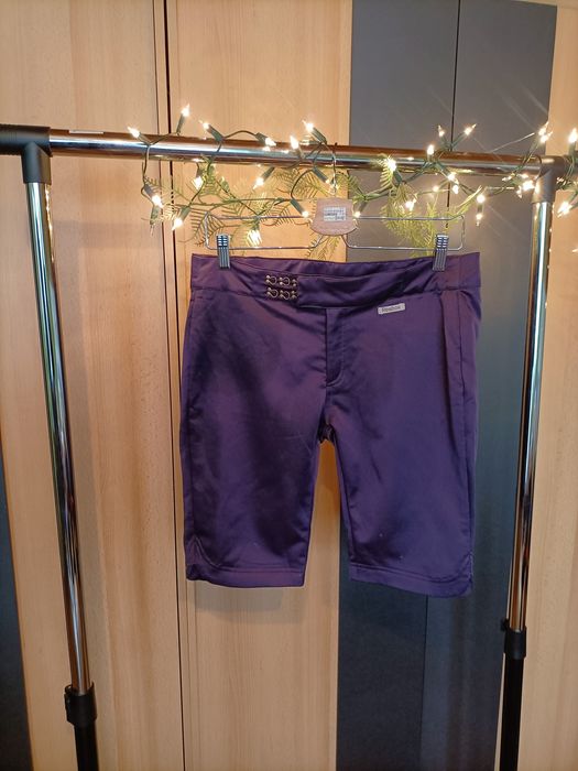 Krótkie fioletowe spodenki