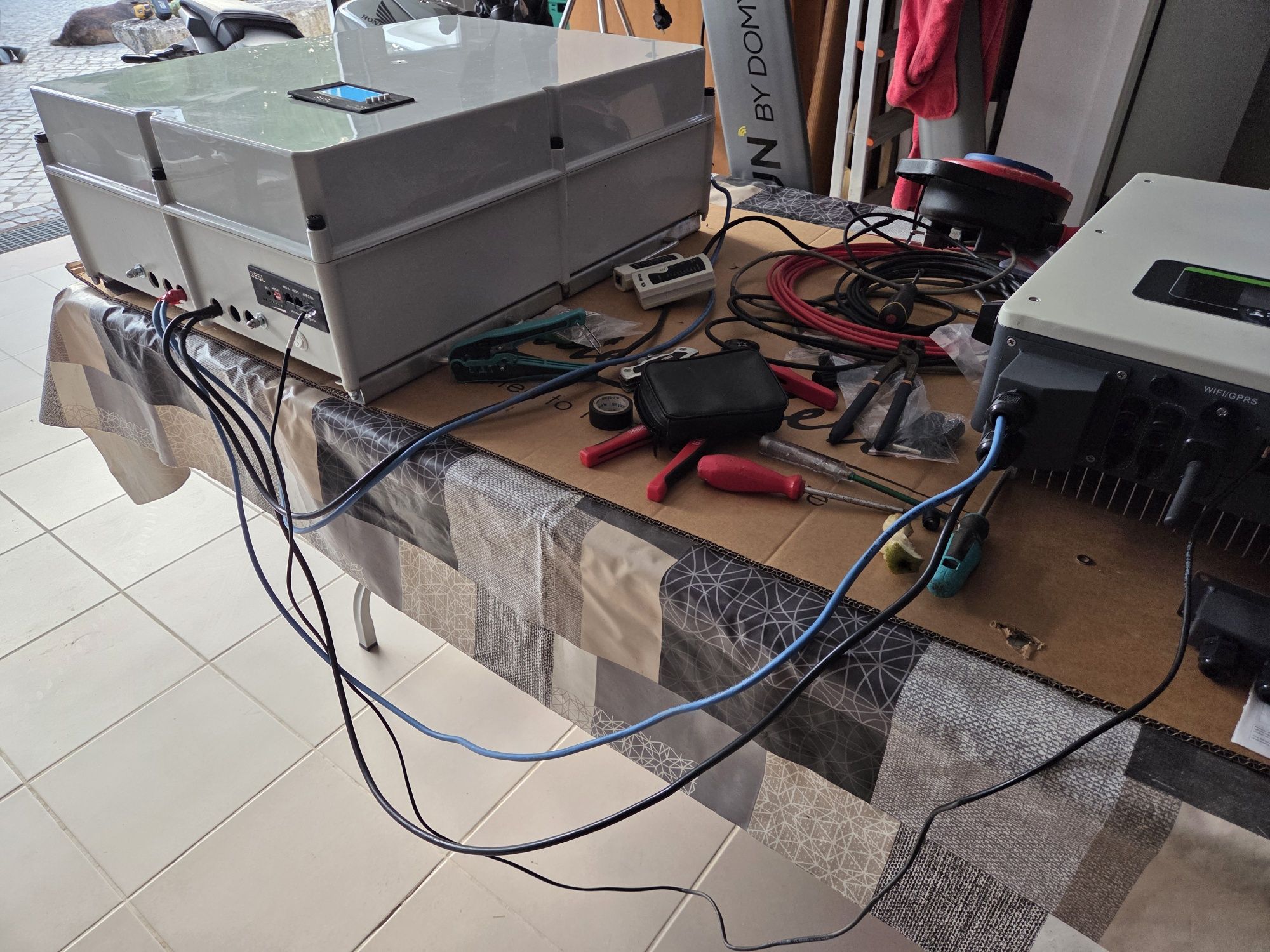 Inversor hibrido Sofar HYD 5000-ES e bateria de 10kw