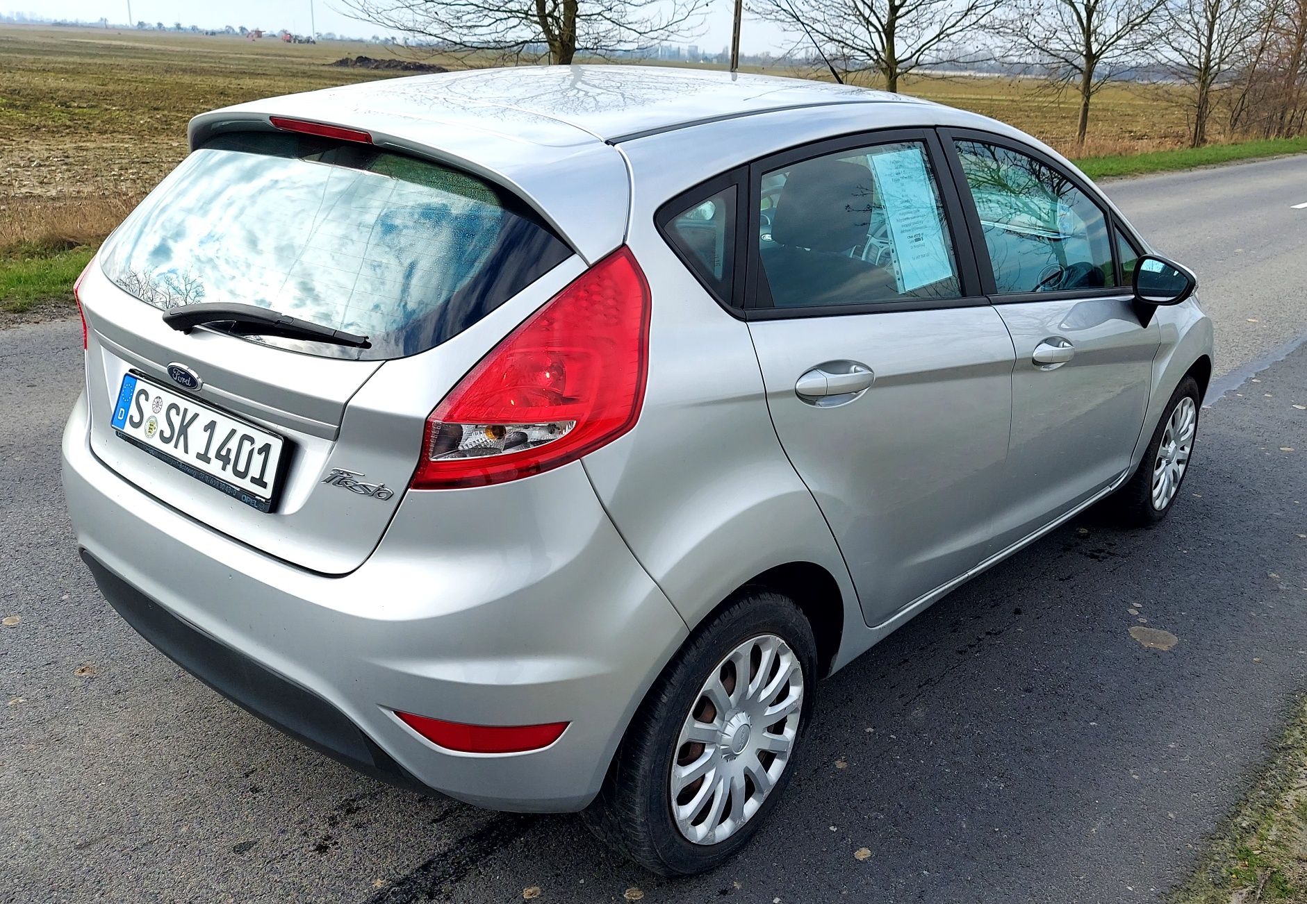 Ford Fiesta mk7  2011 rok 2 komplety koł