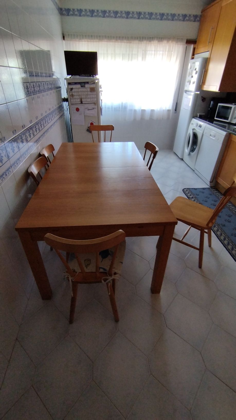 Mesa com 6 cadeiras