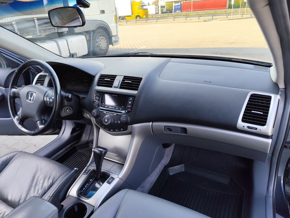 Продам Хонда аккорд гибрид