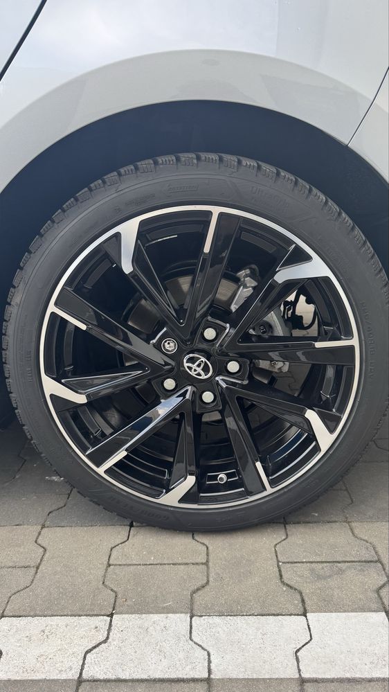 Koła zimowe alufelgi 18’’ 225/40 5x114,3 Toyota Corolla czujniki TPMS