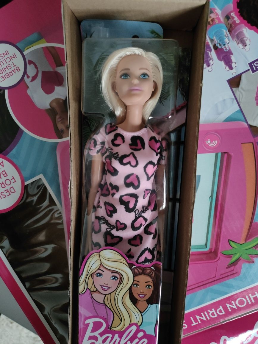 Фирменный игровой набор с куклой Barbie оригинал,модная студия