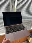 Macbook Pro M1 (2020) / 256 Gb / 8Gb RAM / Bt: 84%