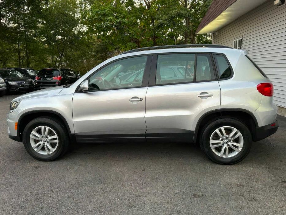 Volkswagen Tiguan S      2015