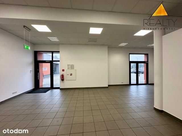 Lokal na parterze z witryną i parkingiem