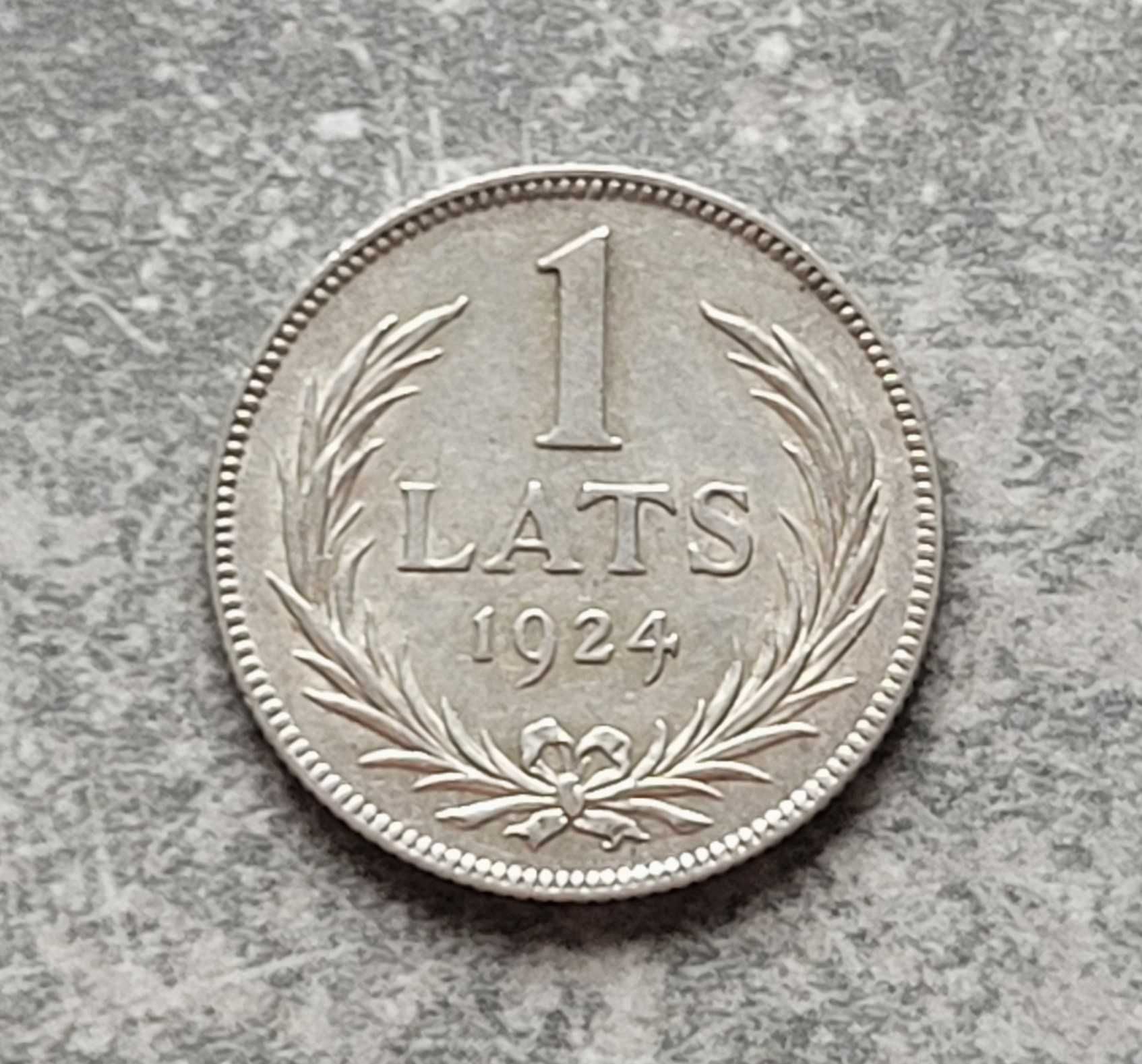 129) ŁOTWA I REPUBLIKA srebro - 1 Łat - 1924 r.