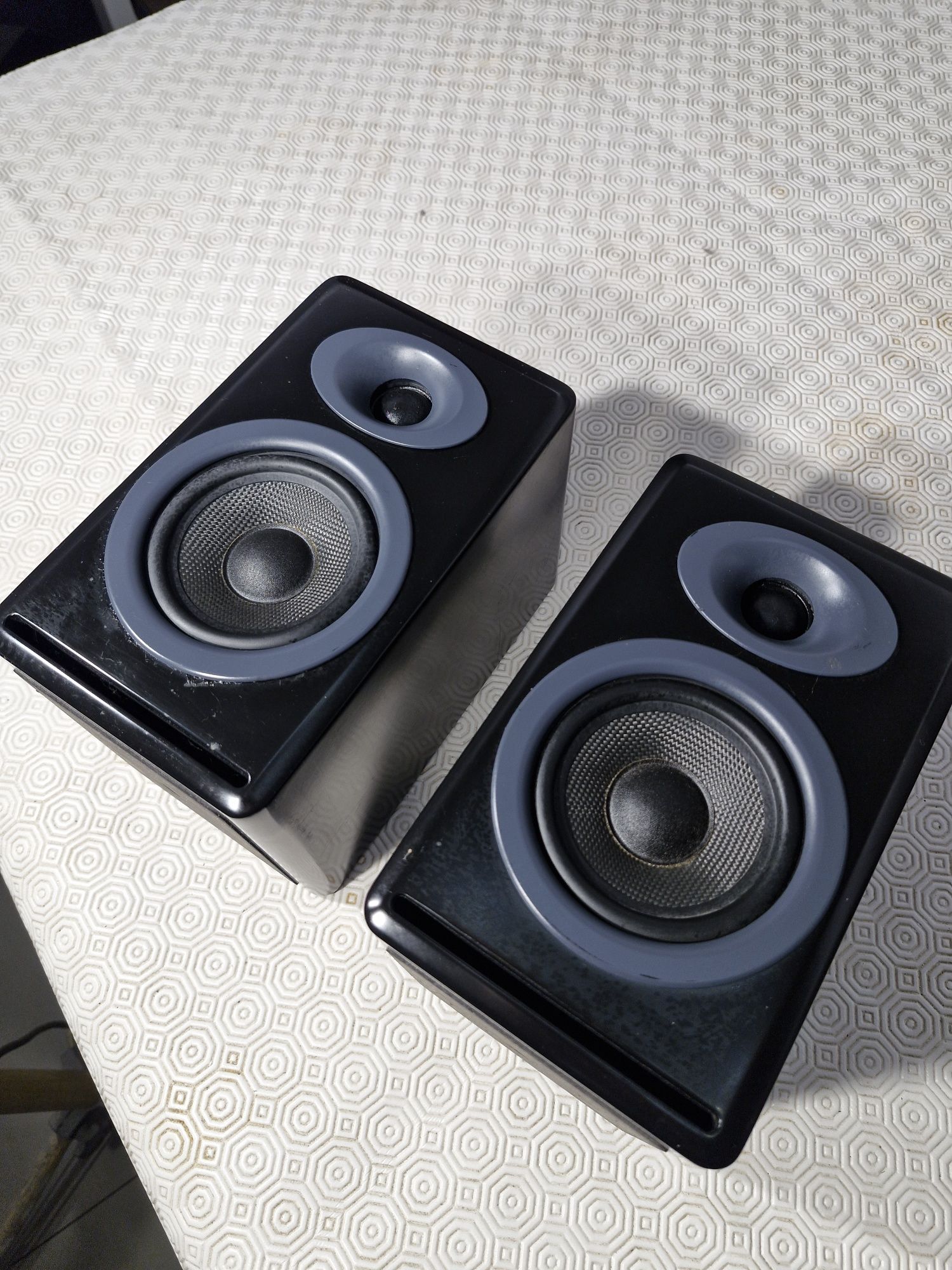 Kolumny podstawkowe półkowe AUDIO ENGINE P4 . d'feldt Hi-FI opis