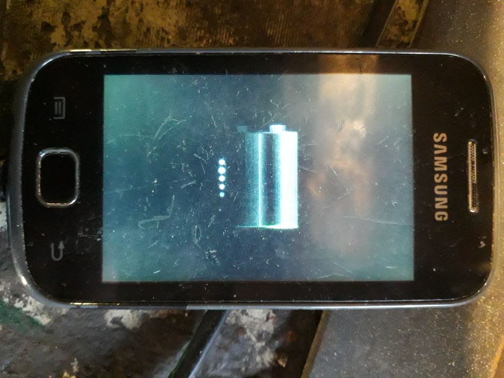 Мобильный телефон самсунг GT-S5660