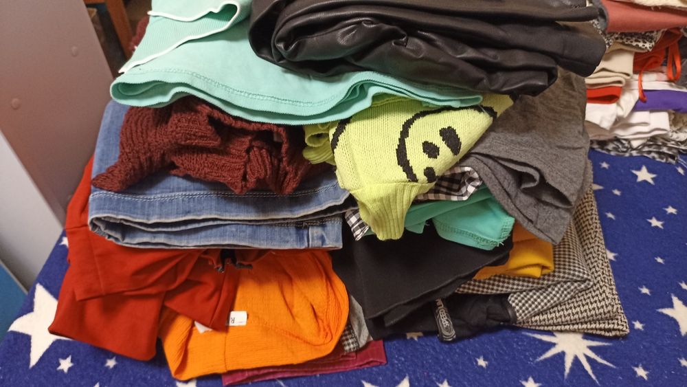 Светри,штани,костюми(пакет одягу L)