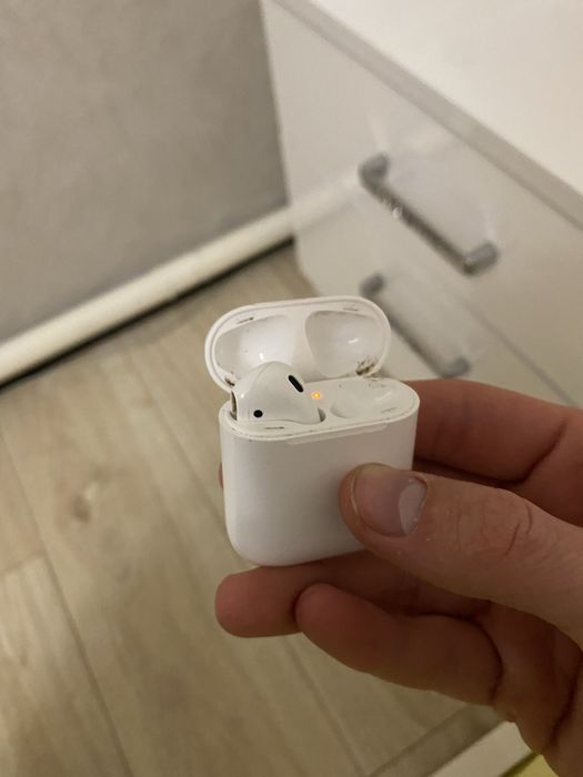 AirPods 2 оригінальні, (кейс і 1 навушник) з коробкою