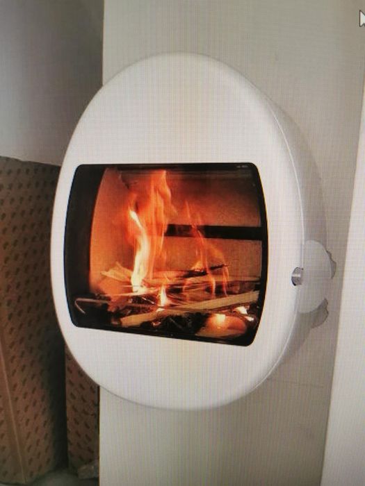 Nowoczesny piecyk do powieszenia na scianie