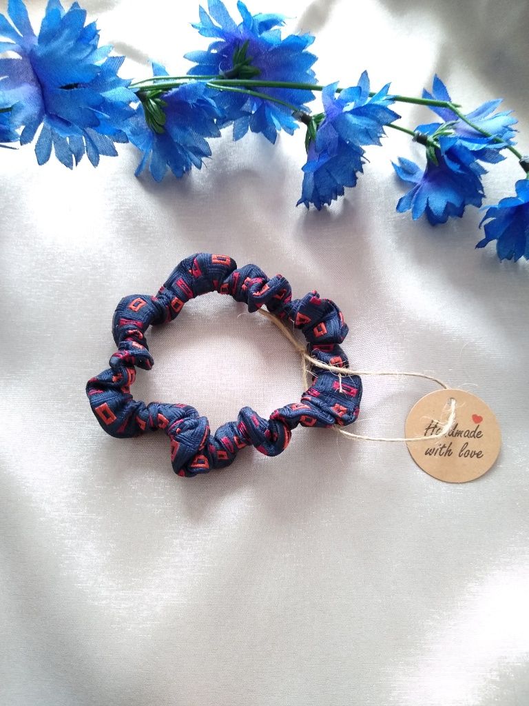 Nowa jedwabna gumka scrunchie