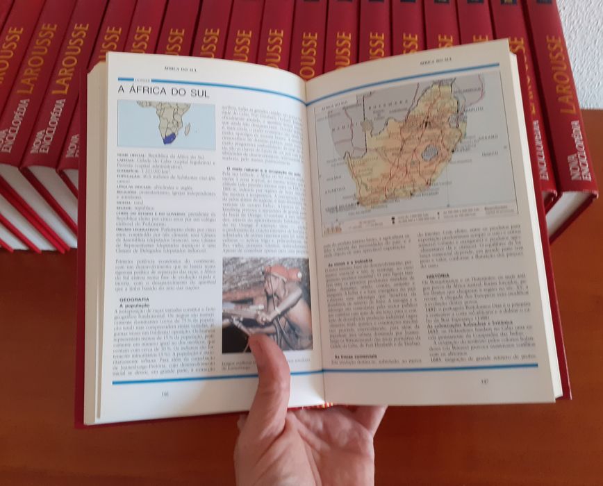 Coleção Completa Nova Enciclopédia Larousse - 22 Volumes