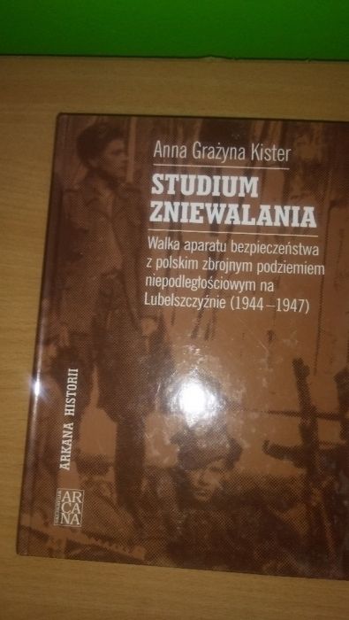 Studium Zniewalania, Anna Grażyna Kister