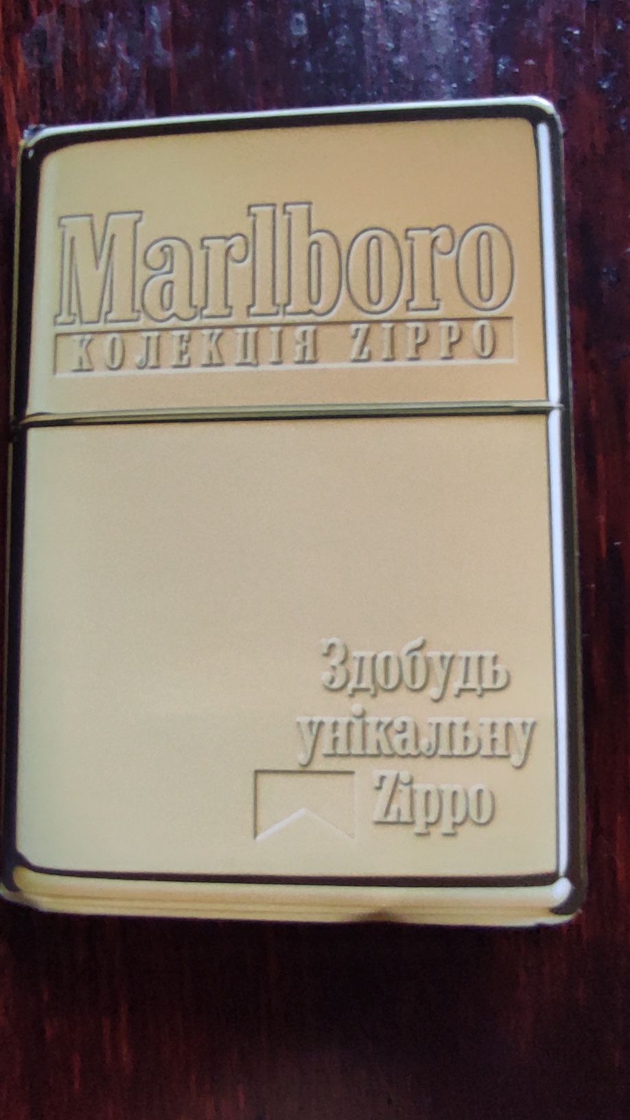 Колекція листівок Zippo.