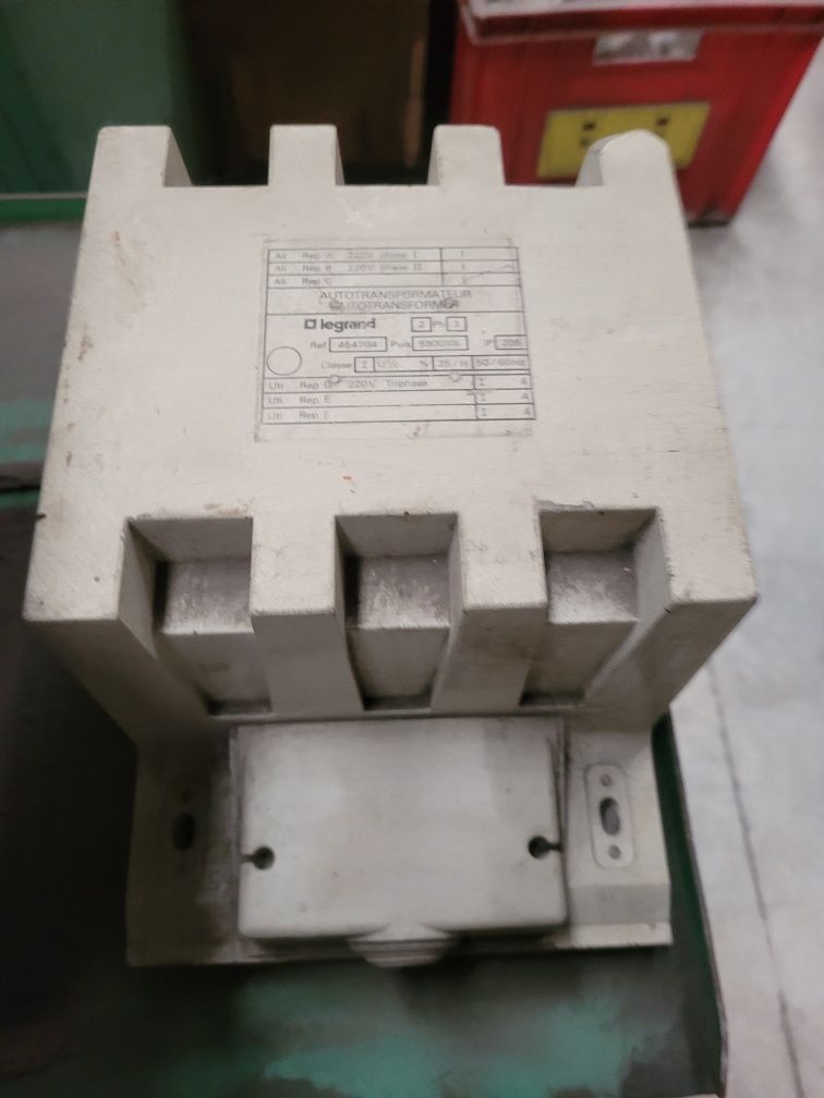 Transformadores e  isoladores