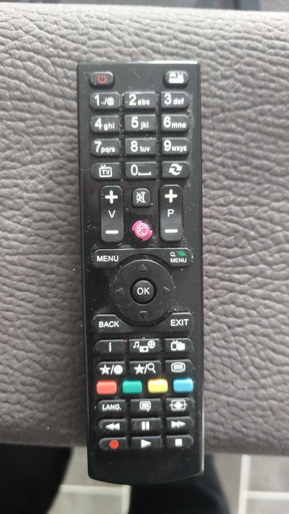 TV LCD Kunft 32'' com comando e suporte de parede