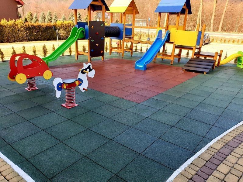 Uniwersalna mata gumowa modułowa. Do siłowni, na place zabaw, taras