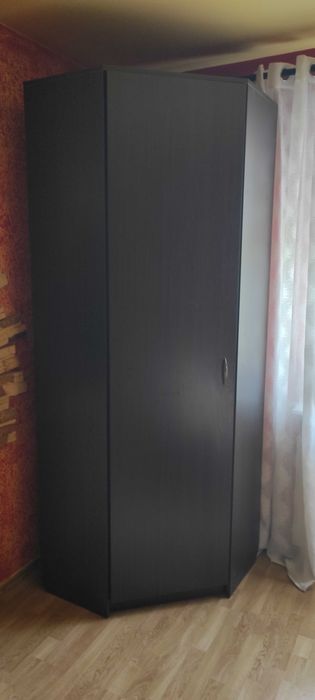Duża szafa narożna robioną na zamówienie 80/80/230